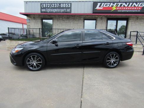 Used 2016 Toyota Camry XSE image 2