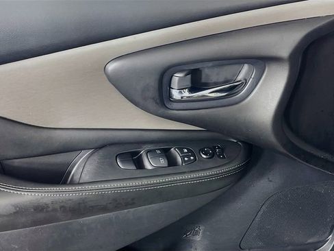 Used 2022 Nissan Murano SV w/ SV Midnight Edition Package image 18