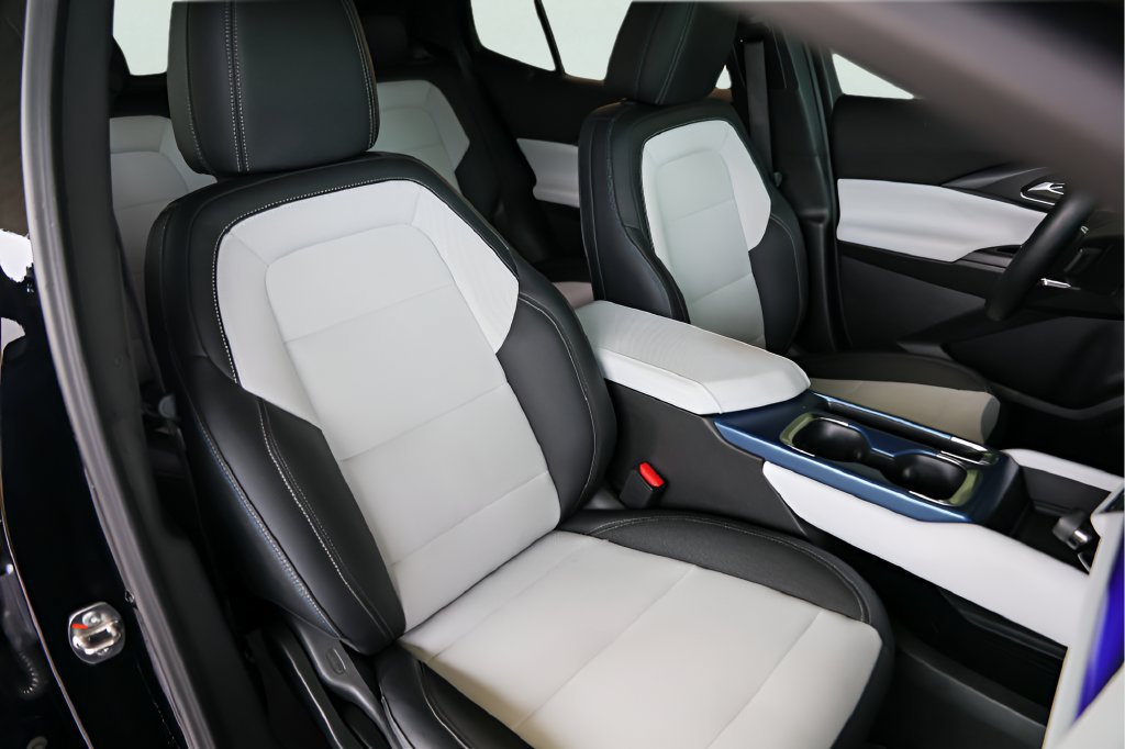 Used 2024 Chevrolet Equinox EV LT w/ Active Safety Package 3 FWD image 31