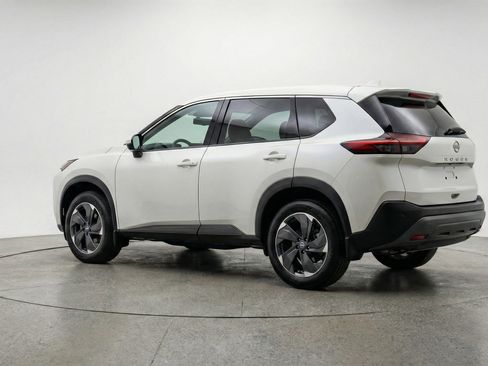 Used 2025 Nissan Rogue SV image 6