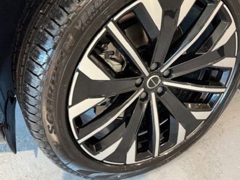 New 2026 Volvo XC90 B6 Plus w/ Protection Package Premier image 11