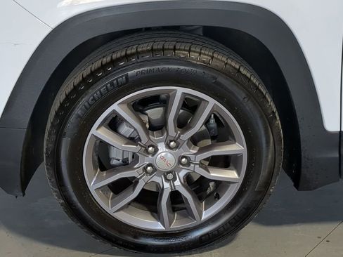 Used 2024 GMC Terrain SLT w/ Infotainment Package II FWD image 14