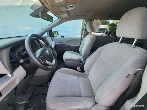 Used 2020 Toyota Sienna LE FWD image 35