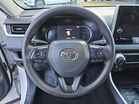 Used 2025 Toyota RAV4 XLE image 19