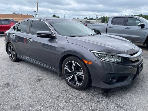 Used 2018 Honda Civic Touring image 2