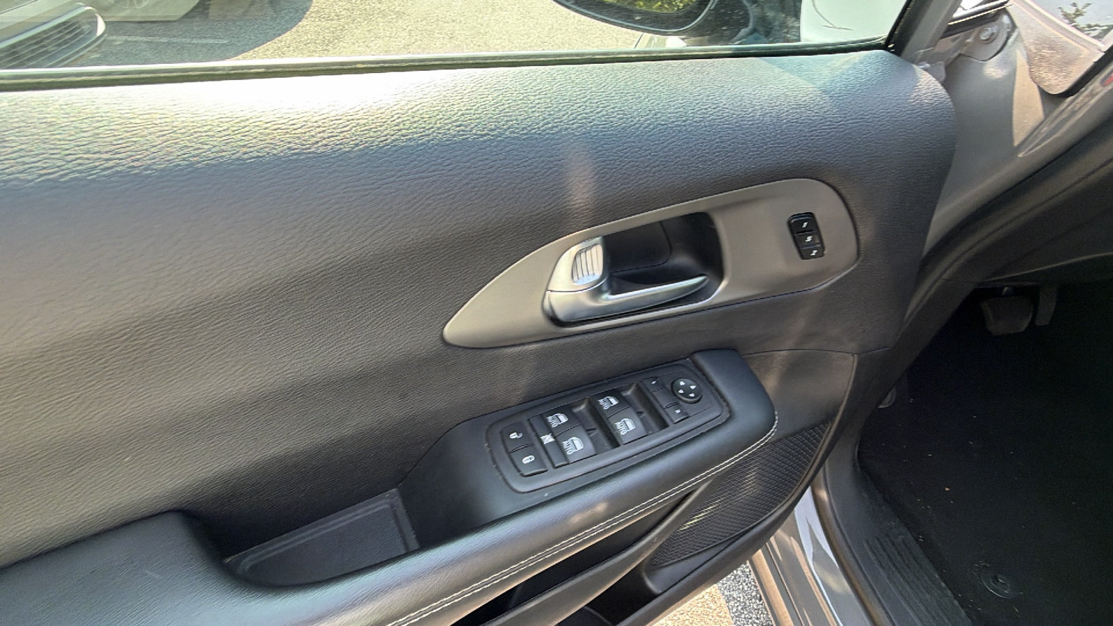 Used 2025 Chrysler Pacifica Select FWD image 15