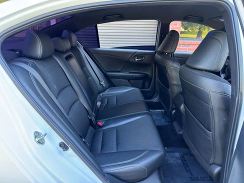 Used 2017 Honda Accord Sport image 32