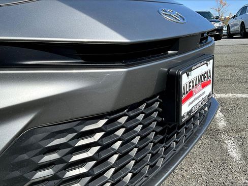 Used 2025 Toyota Camry SE image 28