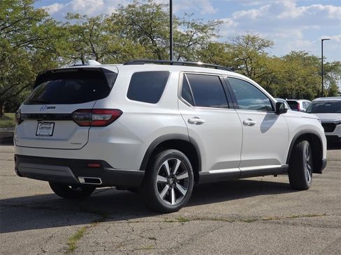New 2025 Honda Pilot Touring image 19