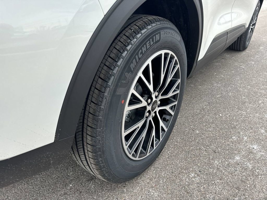 New 2025 Ford Escape SE FWD image 16