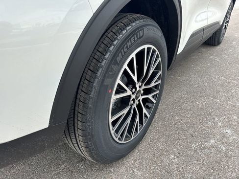 New 2025 Ford Escape SE image 16