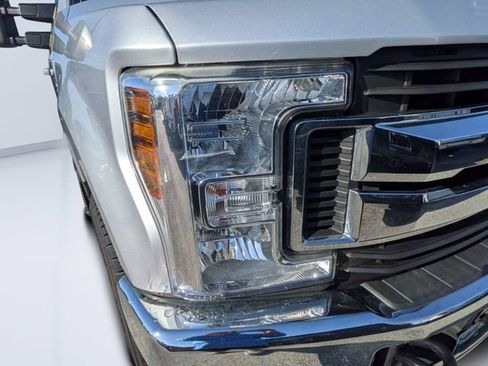 Used 2019 Ford F250 XLT AWD/4WD image 7