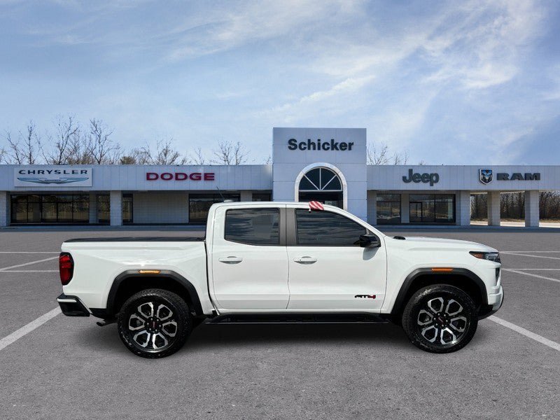 Used 2025 GMC Canyon AT4 w/ Nightfall Edition AWD/4WD image 2