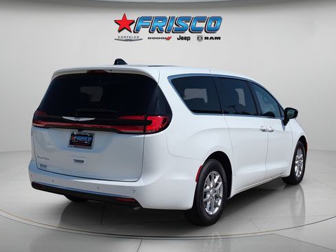 New 2026 Chrysler Pacifica Select image 7