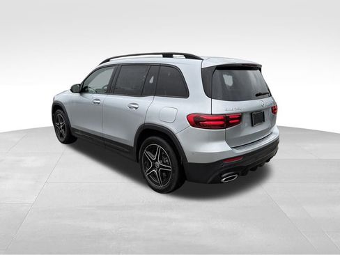 Used 2025 Mercedes-Benz GLB 250 4MATIC image 3