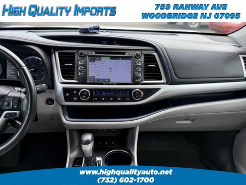 Used 2018 Toyota Highlander XLE AWD/4WD image 33