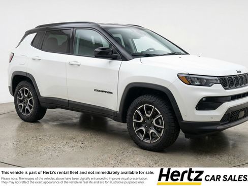 Used 2025 Jeep Compass Trailhawk image 1