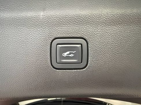 Used 2019 Buick Enclave Essence AWD/4WD image 15