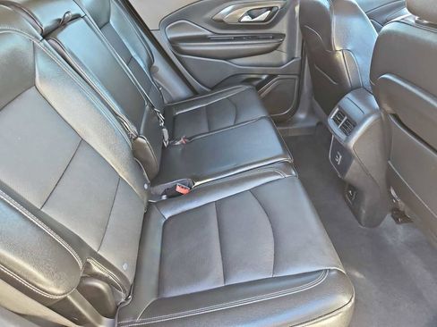 Used 2022 GMC Terrain SLT image 21