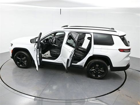 Used 2023 Jeep Grand Cherokee L Laredo image 41