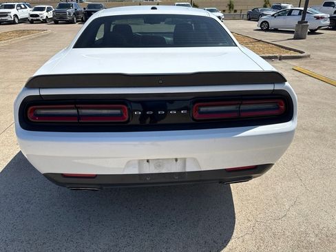 Used 2019 Dodge Challenger SXT w/ Driver Convenience Group RWD image 7