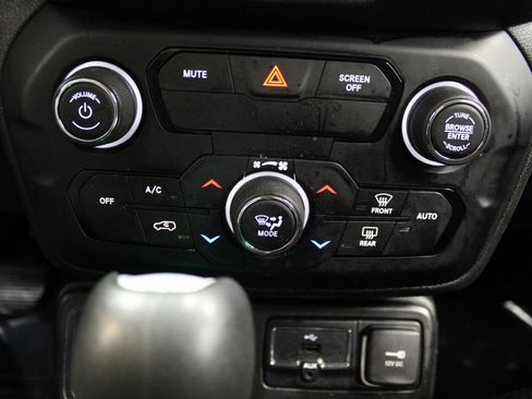 Used 2020 Jeep Renegade Latitude image 42