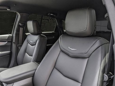 New 2025 Cadillac XT5 Luxury image 8