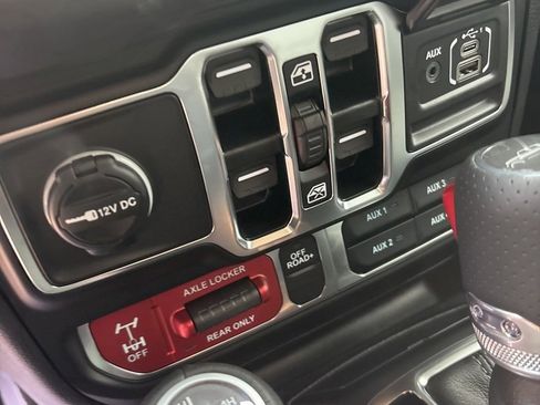 Used 2025 Jeep Gladiator Mojave image 31
