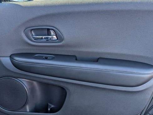 Used 2019 Honda HR-V LX image 45