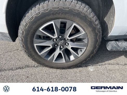 Used 2023 Chevrolet Suburban Z71 w/ Luxury Package image 17