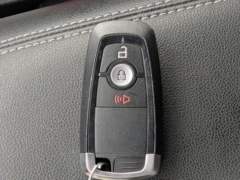 Used 2022 Ford Escape SE image 32