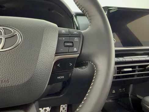 Used 2025 Toyota Camry SE w/ Convenience Package FWD image 19
