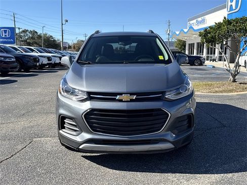 Used 2019 Chevrolet Trax LT w/ LT Convenience Package image 3