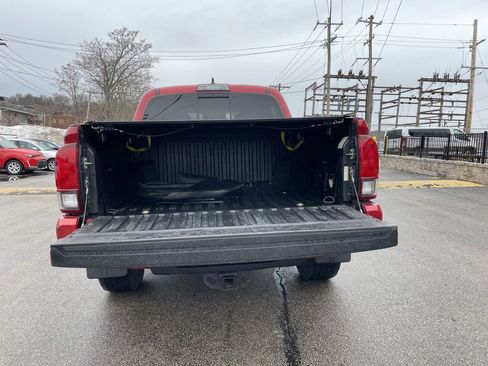 Used 2019 Toyota Tacoma TRD Sport image 13