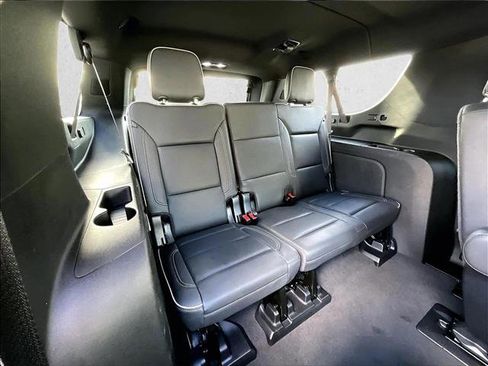 Used 2023 Chevrolet Suburban Premier image 30