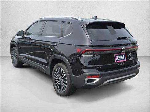 Used 2025 Volkswagen Taos SE FWD image 6