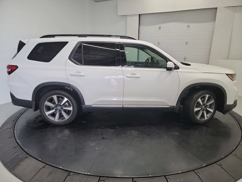 Used 2025 Honda Pilot Elite image 11