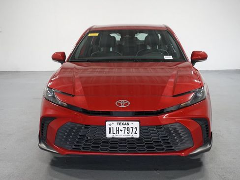 Used 2025 Toyota Camry SE FWD image 2