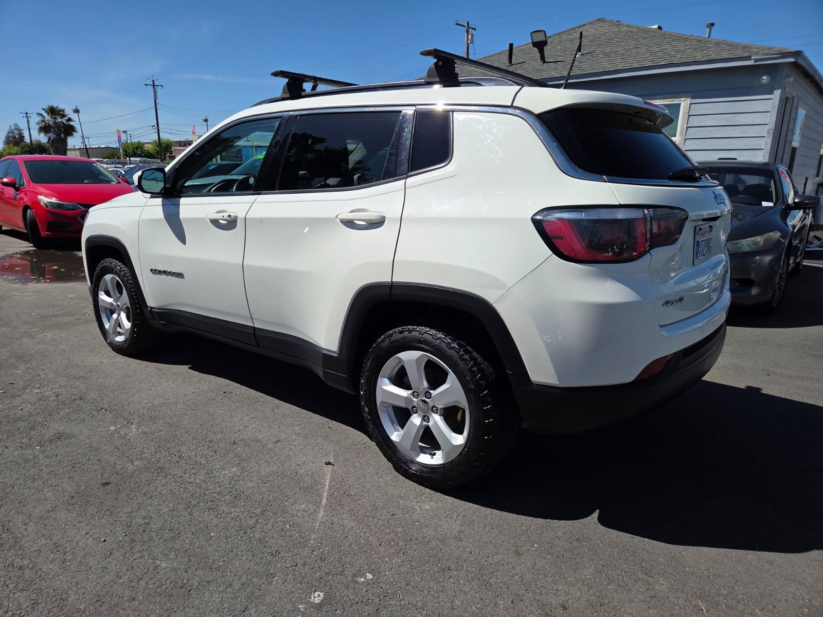 Used 2017 Jeep Compass Latitude w/ Popular Equipment Group AWD/4WD image 2