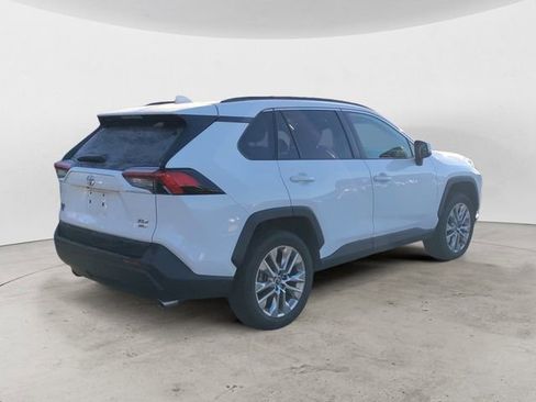Used 2019 Toyota RAV4 XLE Premium image 5