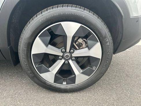 Certified 2025 Volvo XC40 B5 Plus AWD/4WD image 9