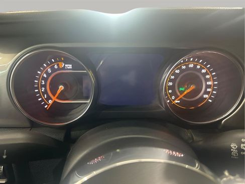 Used 2019 Jeep Wrangler Unlimited Sahara w/ Uconnect 4C Nav & Sound Group AWD/4WD image 16