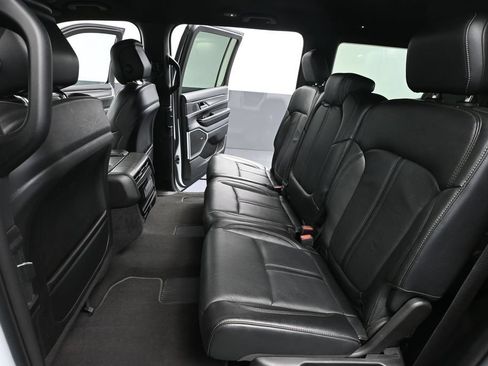 Used 2023 Jeep Wagoneer Series II AWD/4WD image 38