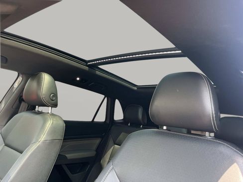 Used 2021 Volkswagen Atlas Cross Sport SE w/ Panoramic Sunroof Package FWD image 30
