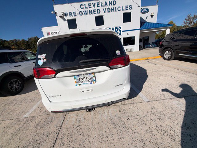 Used 2017 Chrysler Pacifica Limited FWD image 24