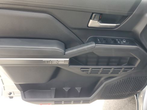 Used 2025 Toyota Tacoma TRD Sport image 21