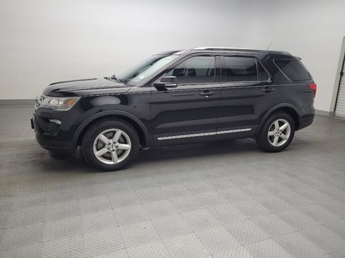 Used 2018 Ford Explorer XLT w/ Equipment Group 201A FWD image 2