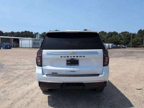Used 2024 Chevrolet Suburban High Country AWD/4WD image 5
