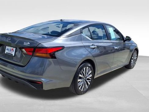 Used 2025 Nissan Altima 2.5 SV image 8