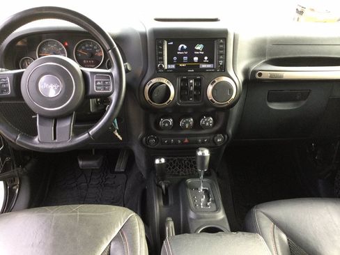 Used 2016 Jeep Wrangler Unlimited Sahara AWD/4WD image 19